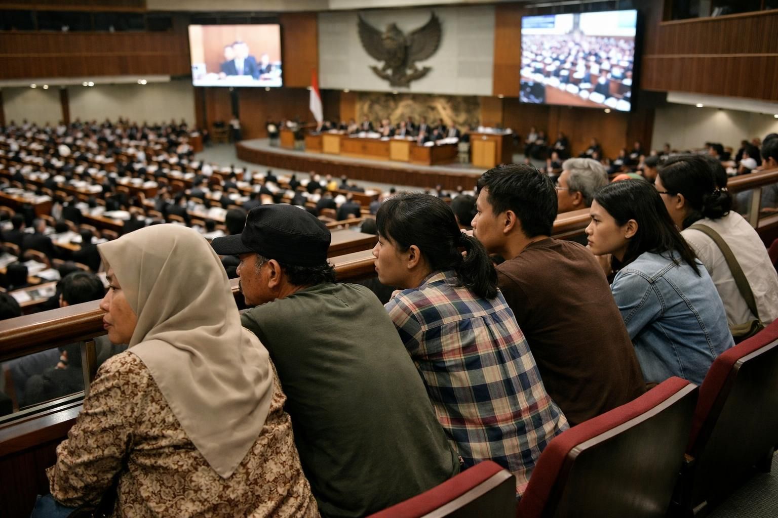 botok pati dan rekan naik ke balkon selama rapat paripurna dpr pada 27 agustus – berita terbaru dan terupdate dari detiknews.